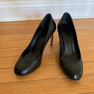 GUCCI classic black pumps. Authentic. Sz 37